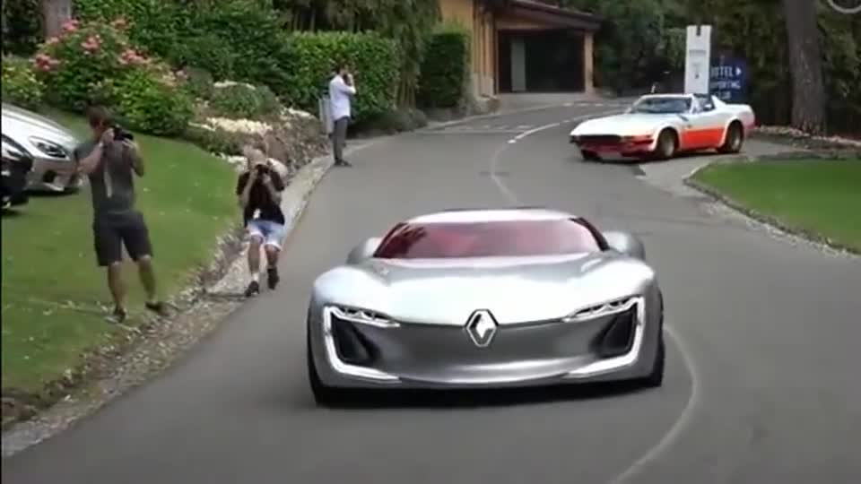 意大利街头实拍超酷未来超跑可它变形那一刻我还是无耻的笑了