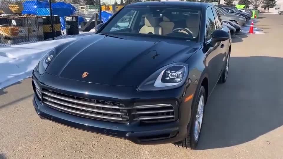 2020款保时捷卡宴实车展示，看到这颜值和内饰，给个不心动理由