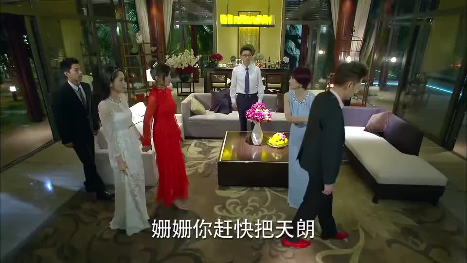 爱来的刚好珊珊带天朗回房间天朗不让珊珊触碰自己回房间