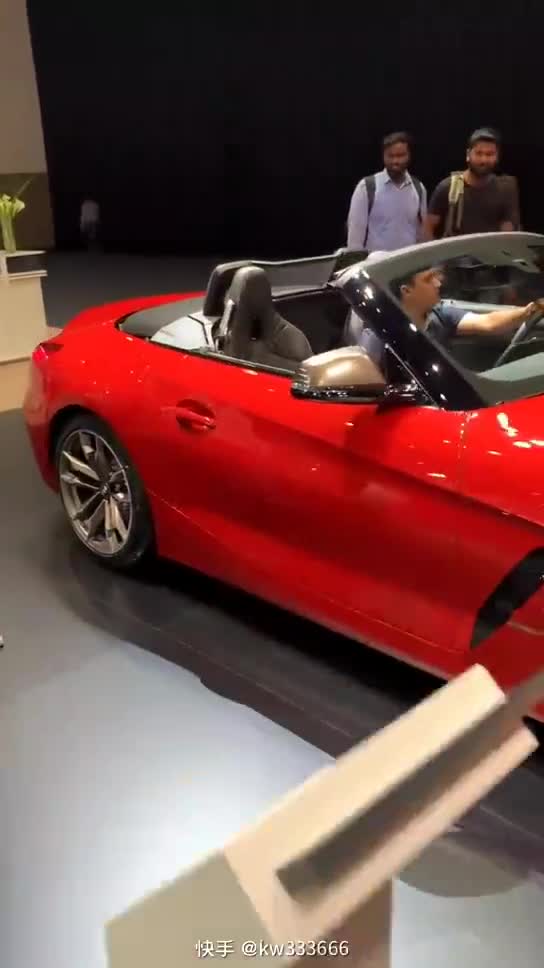 迪拜车展宝马新Z4