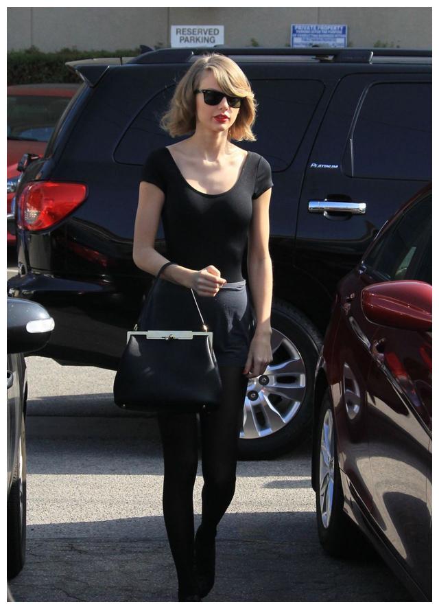 taylor swift短发,taylor swift街拍 泰勒·斯威夫特(taylor swift)身材很高挑,身高有180cm,腰部线条非常