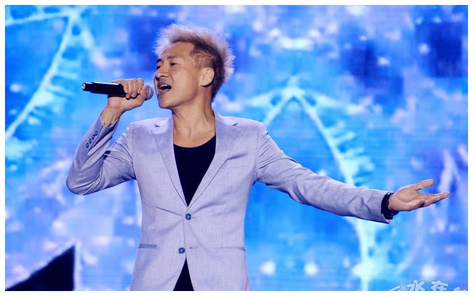 位歌手海鸣威,他靠着一首《老人与海》成名,而人们也只记得他这首歌。