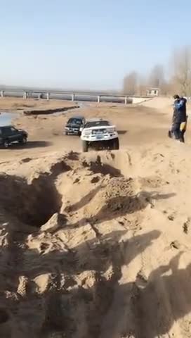 三菱帕杰罗自以为底盘高，非要与