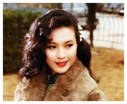 宁愿与丈夫离婚,也要嫁给小10岁屠洪刚的方舒,如今怎么样了?