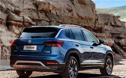 时尚汽车罗列，简约中带着高雅，设计非常大胆