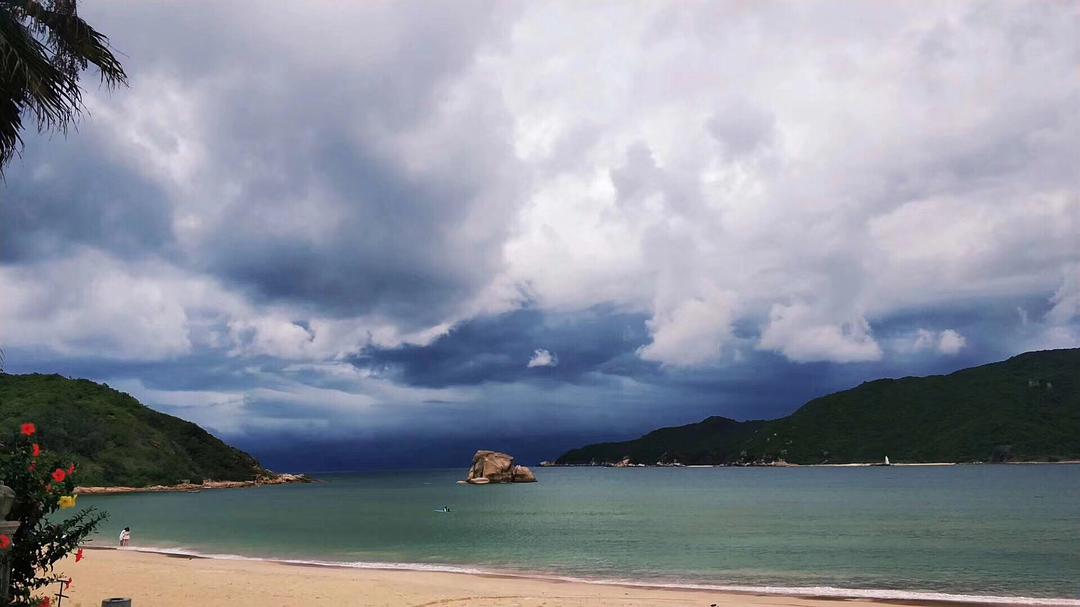 探访后海村感受风平浪静的海域带来的惬意感冲浪赏景两不误