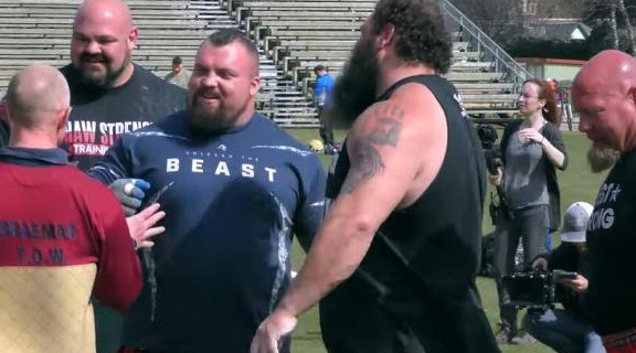 最强壮的人是eddiehall,brianshaw,nickbest和robertoberst四位世界上