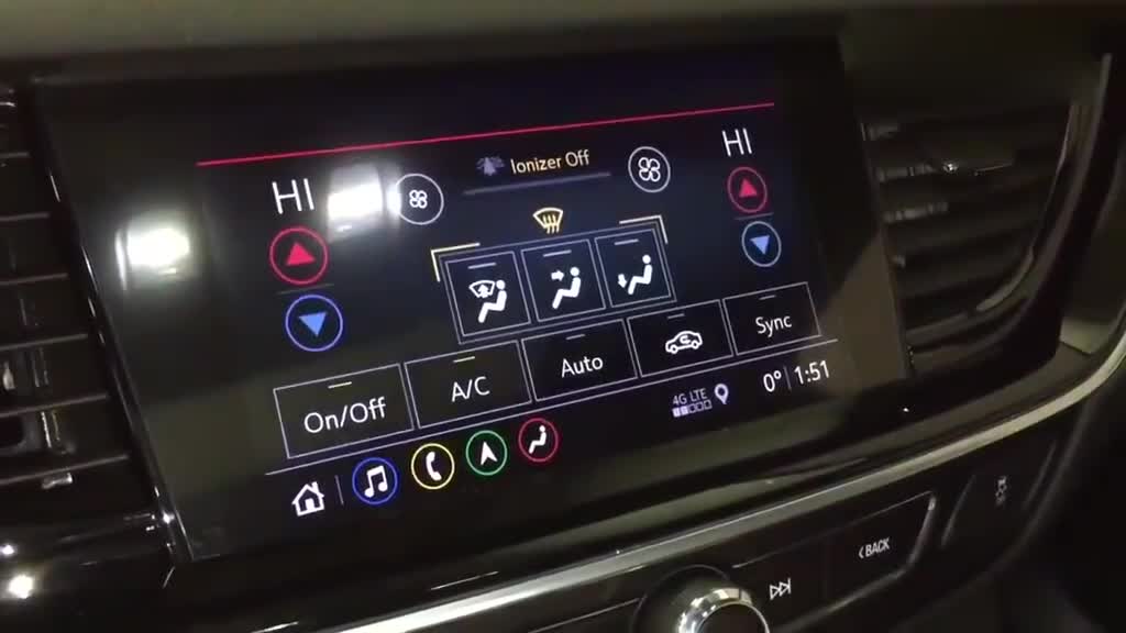 别克君威白色版的详细实拍，外观和内饰高清展示