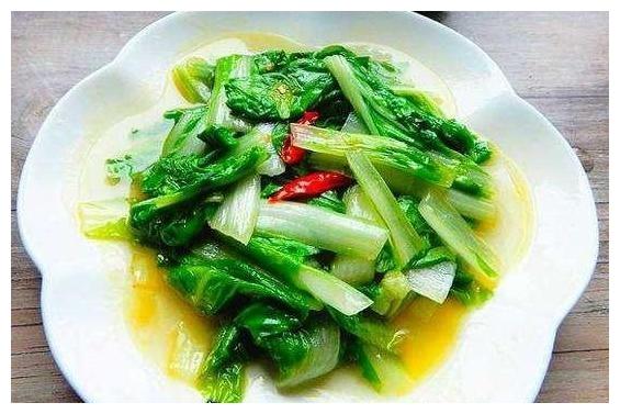 芹菜千张炒肉剁椒辣炒小白菜砂锅菌菇汤干煸杏鲍菇的做法