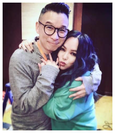 张惠妹经纪人宣布与同性友人结婚 张惠妹力挺同志婚姻送祝福 张惠妹 陈镇川 结婚 新浪新闻