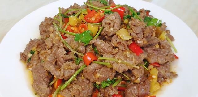 家常炒牛肉做法做好关键这一步牛肉嫩滑爽口一点都不老不柴