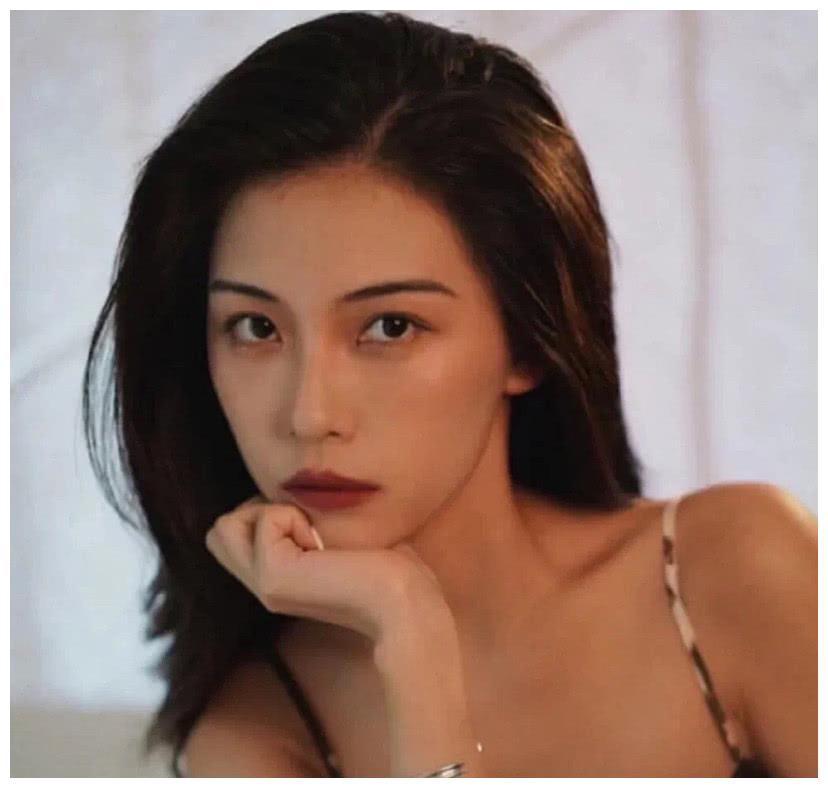 复古港风女生头像/要尝尝大蒜味的西瓜吗!