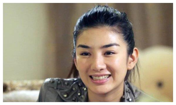 小燕子黄奕因感情退出娱乐圈如今依旧美丽不减
