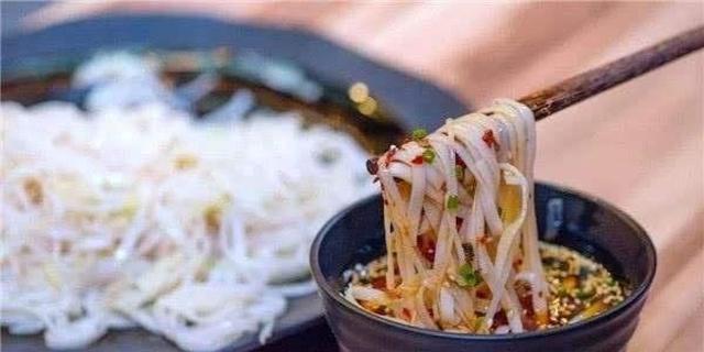 煮面时,还认为开水+面条?大厨透露:煮面的3大误区,你中招没?