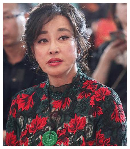 谢园早已立好遗嘱黄磊夫妇发文情真意切谢园与妻子恩爱照曝光