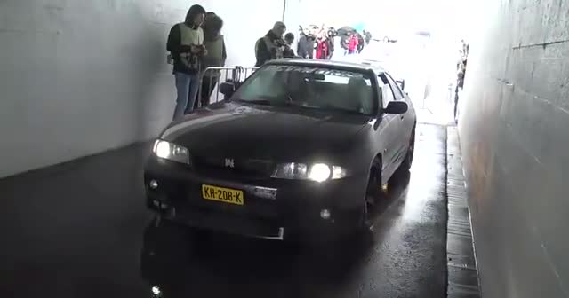 改装后的性能车，低趴宽体魅力十