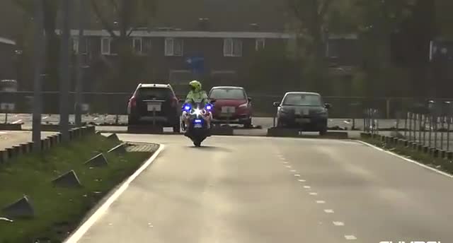 伦敦街头跑车实拍！好听的声浪~