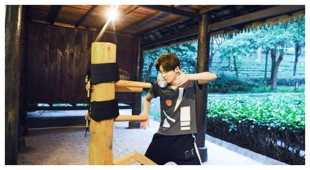 走进鹿晗关晓彤的豪宅,家里有木人桩健身房,户外环境宛如仙境