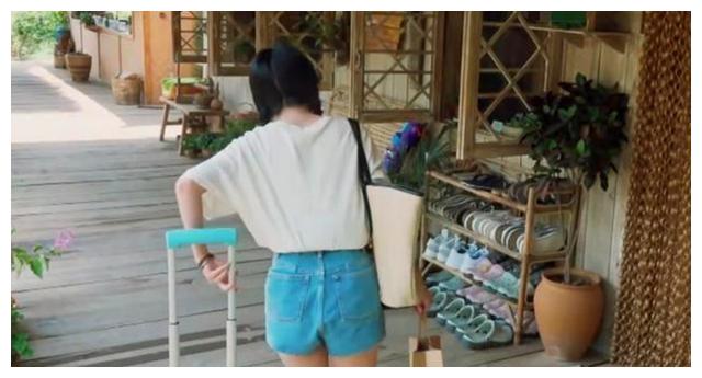 谭松韵再次《向往的生活》,拥抱张子枫热情,忽略任嘉伦