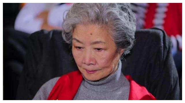 8,吕中吕中在《热爱》等影视剧中演过奶奶,她也是国家一级演员.