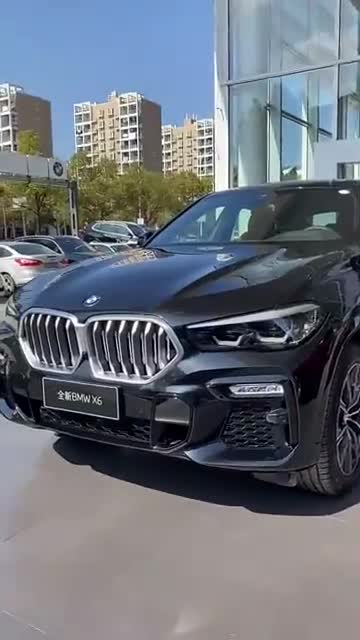 宝马X6到店实拍！比奥迪Q8更高调，配3.0T引擎，百公里加速5.5秒