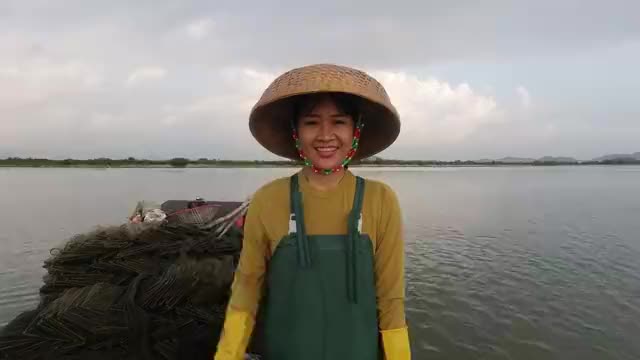 富婆不仅气质逼人,还特别豪气,一口气买下阿渔妹家
