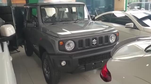 2020款铃木吉姆尼到店实拍，详细了解外观和内饰，给个不买的理由
