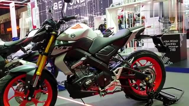 实拍国外的雅马哈150街车，这车引进就没本田190什么事了！