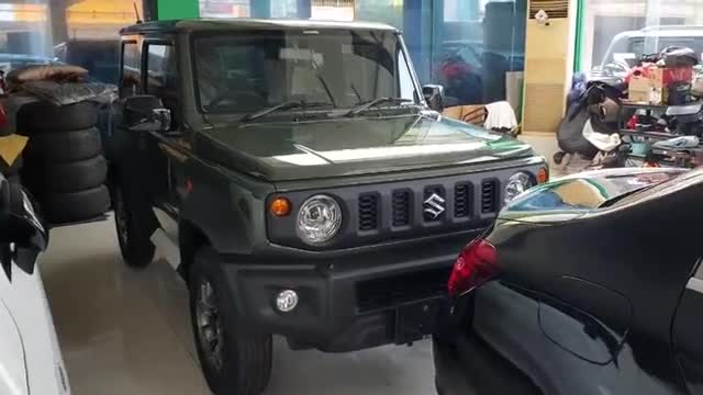 2020款铃木吉姆尼到店实拍，看到这颜值和内饰，给个不心动的理由