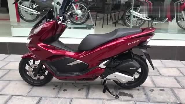 实拍“本田最美踏板车”PCX，这颜值引进你会买单么？