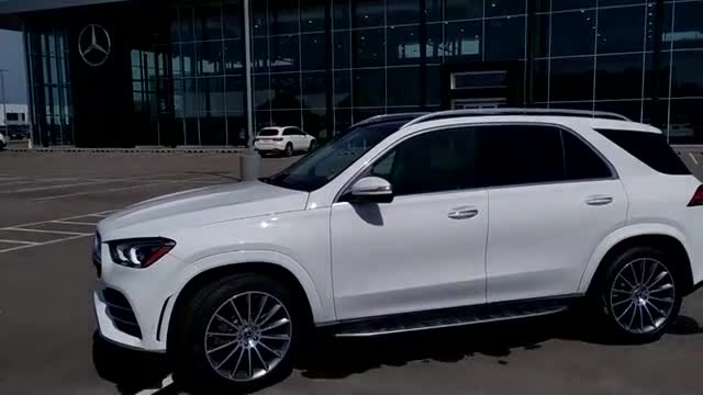 2020款奔驰GLE到店实拍，打开车门看到内饰，我立刻心动了