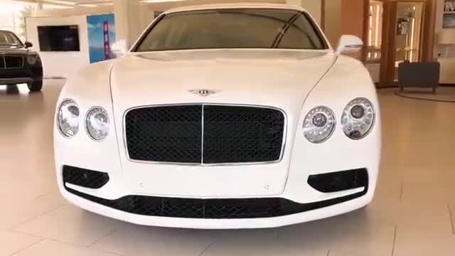 土豪订购的宾利飞驰到店，看到帅气颜值和内饰，感觉买对了！