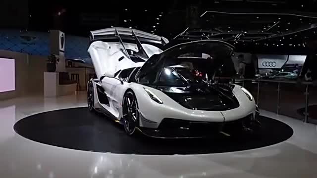 时速300英里的科尼赛克实车展示，布加迪都不是对手