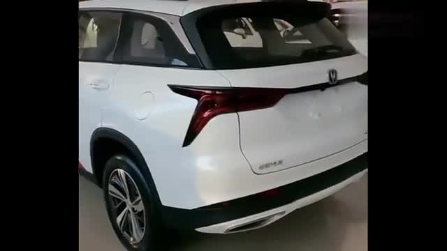 全新长安CS75Plus,看了后盖的开关方