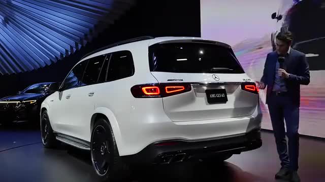 奔驰AMGGLS63的车尾部的设计细节