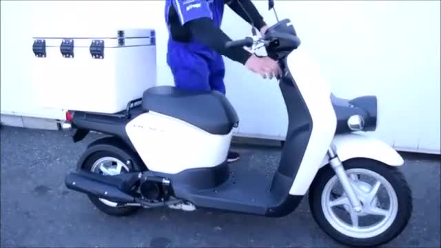 实拍本田外卖专用踏板车,外卖小