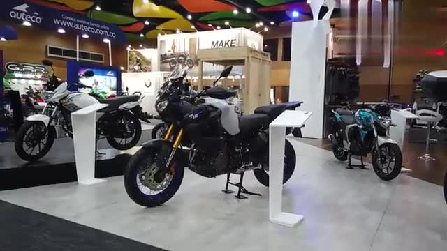 对杠本田非洲双缸,实拍雅马哈超