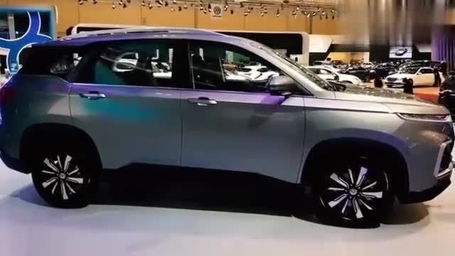 新款五菱宏光七座商务车