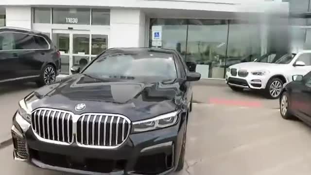 实拍2020款宝马750i，双肾进气格栅太