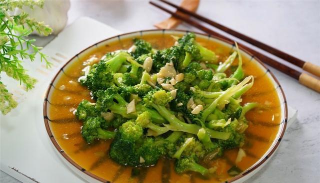 夏天，遇到这菜我从不放过，叶酸含量高，女士要经常吃