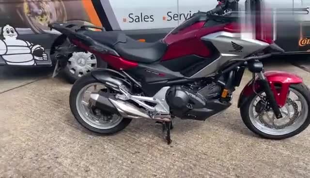 本田NC750X实车展示,少见的自动挡