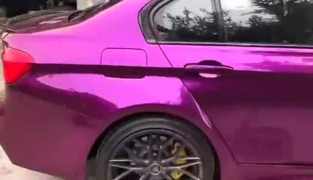 炫酷车衣加身的宝马，高贵紫色拒