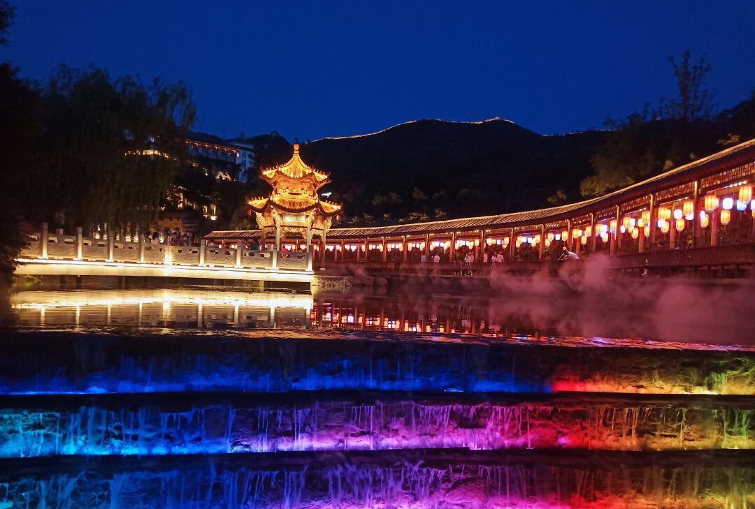 组图:黄昏时分,夜幕之下的石家庄鹿泉德明古镇