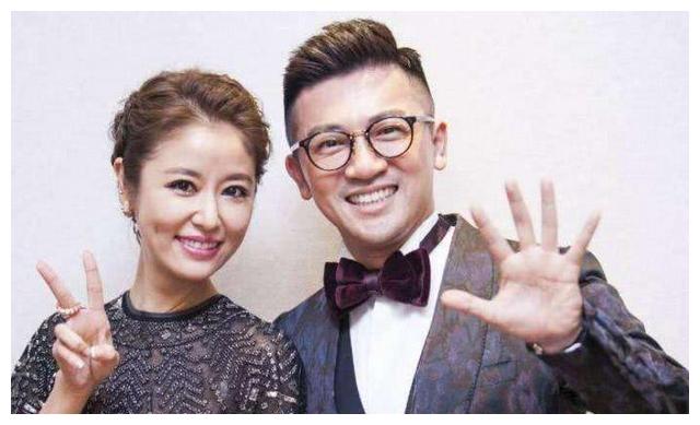 苏有朋妻子正面照被扒,身材苗条颜值高,难怪没看上林心如