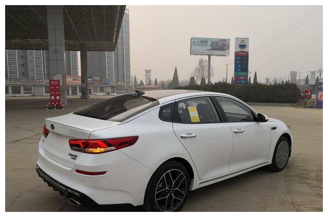 20万怎么选?大众帕萨特或是起亚K5?看完你就觉悟了
