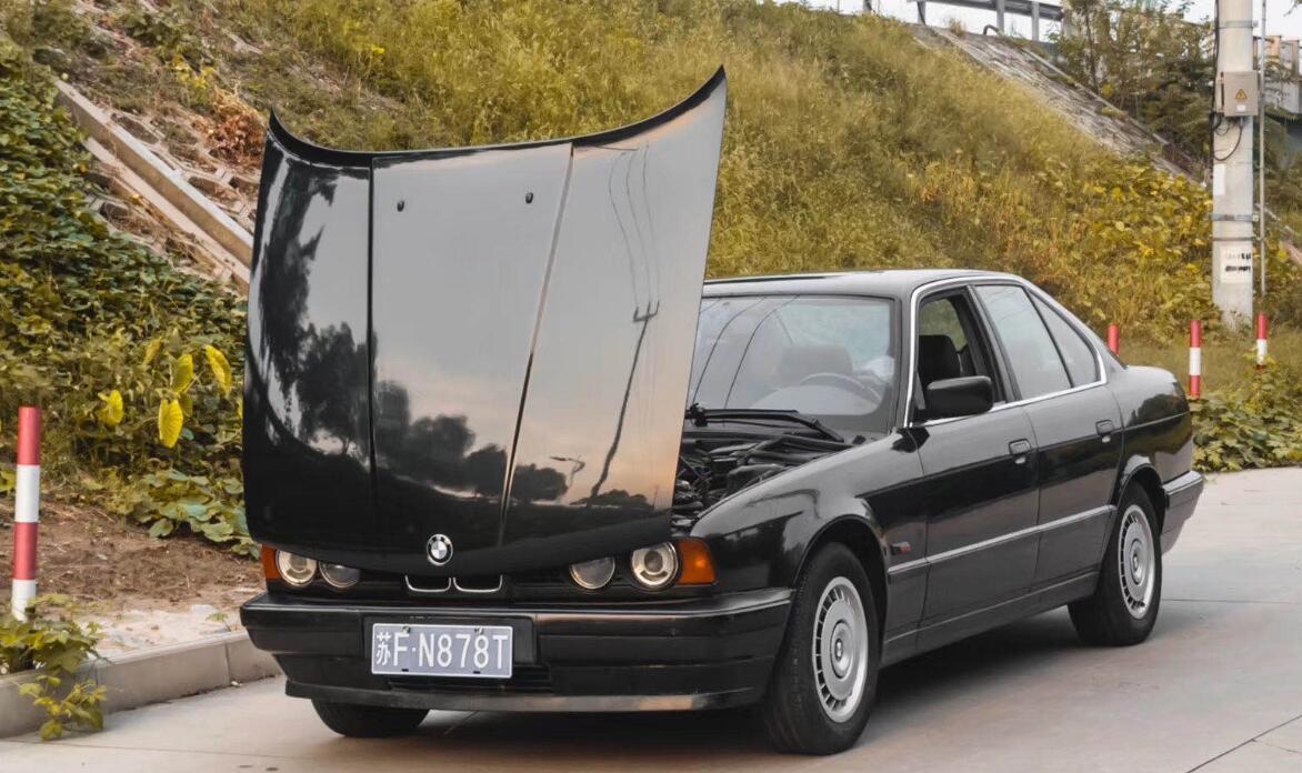 南通如皋街头实拍宝马728iL，经典外型依旧引人注目！