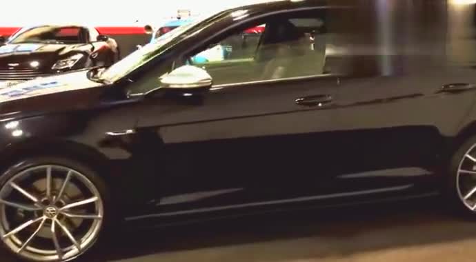 大众高尔夫Rvs宝马M140i，两台帅气的小钢炮你喜欢哪台