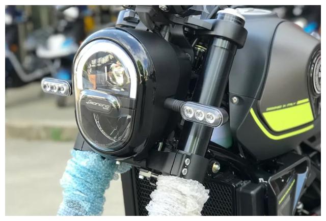 都说幼狮250适合新手驾驶？实拍解析：动力、配置，看完就知道！