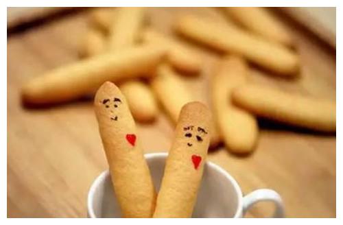 婴儿几个月可以吃磨牙棒饼干 44c5-kaqzmiv7936287.jpg