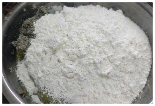 改善白发头,早餐就做这个饼给家人吃,豆渣变美味,做法特简单